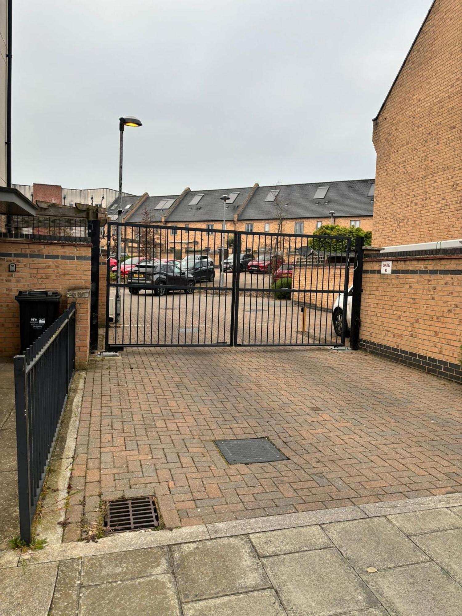 Luxury 2 Bedroom Northampton Townhouse With Balcony Exterior foto